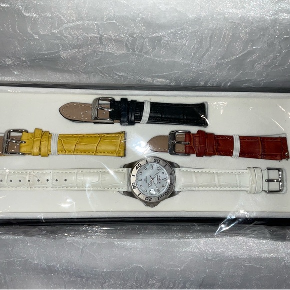 Watch, Invicta Pro-Diver Women’s Watch, NWOT - Picture 10 of 13